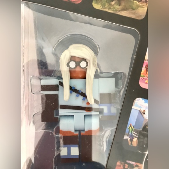 NEW! 2022 Roblox Deluxe Mystery Pack Werewolf Mystery: Scientist - Picture 2 of 3